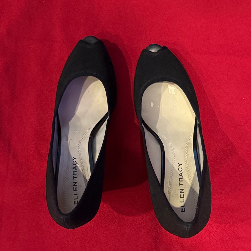 Ellen Tracy Black Peep-Toe Flats